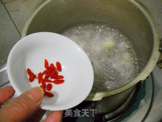 南眉银耳羹的做法步骤：3