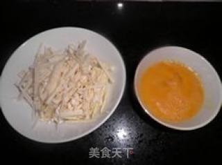笋丝炒蛋的做法步骤：3