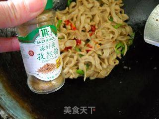 孜然椒香面筋的做法步骤：4