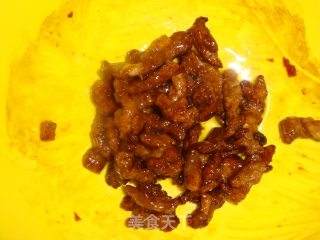 蒜苔炒牛肉的做法步骤：2