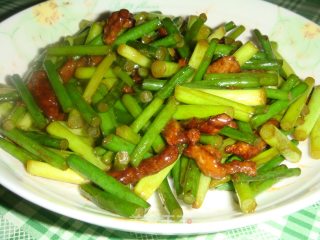蒜苔炒牛肉的做法步骤：2