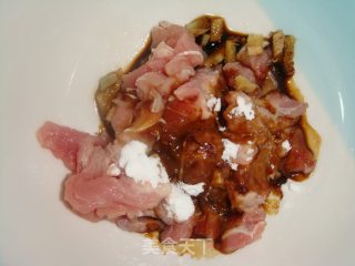 土豆片炒肉的做法步骤：2
