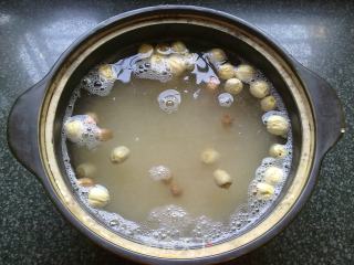 莲子花生银耳羹的做法步骤：4
