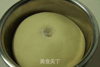 香葱热狗包的做法步骤：2