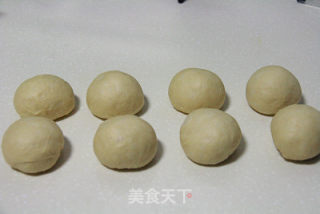 香葱热狗包的做法步骤：2