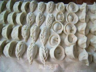 菠菜鸡蛋胡萝卜水饺的做法步骤：3