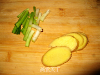 小鸡炖蘑菇的做法步骤：2