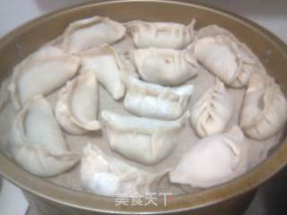 酸菜猪肉馅蒸饺的做法步骤：2
