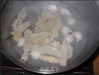 鱼肉片煮紫菜的做法步骤：2