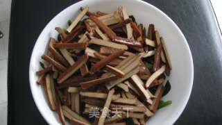 豆干拌菠菜的做法步骤：2