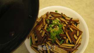 豆干拌菠菜的做法步骤：2