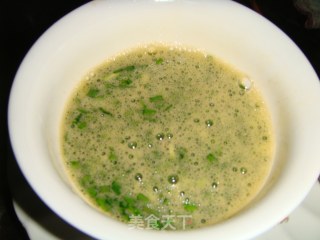 韭菜鸡蛋饼的做法步骤：2