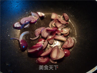 洋葱黑椒汁炒肉丝的做法步骤：2