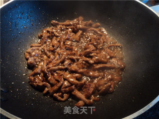 洋葱黑椒汁炒肉丝的做法步骤：2