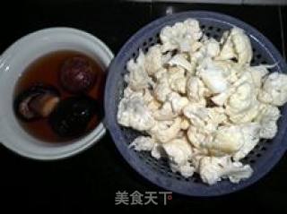 花菜炒香菇的做法步骤：3