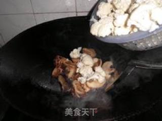 花菜炒香菇的做法步骤：3
