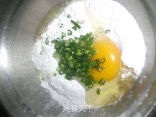 五香葱花蛋饼的做法步骤：2