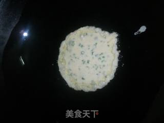 五香葱花蛋饼的做法步骤：2