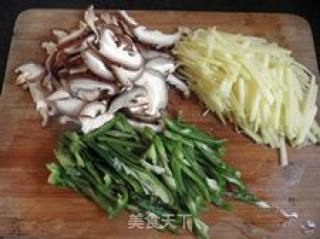 土豆香菇辣椒丝的做法步骤：3