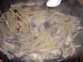 土豆香菇辣椒丝的做法步骤：3
