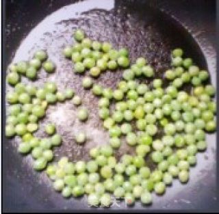 营养小米豌豆饭的做法步骤：2