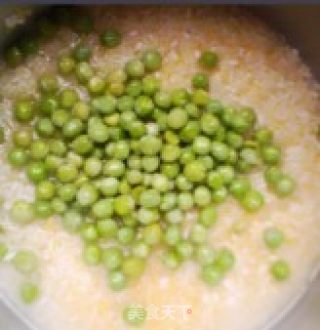 营养小米豌豆饭的做法步骤：2