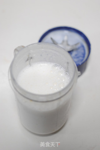 香蕉奶昔的做法步骤：2