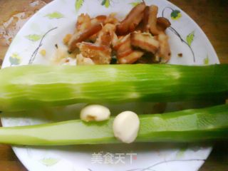 莴笋小炒烧肉片的做法步骤：2