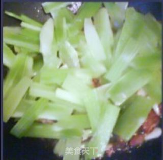 莴笋小炒烧肉片的做法步骤：2