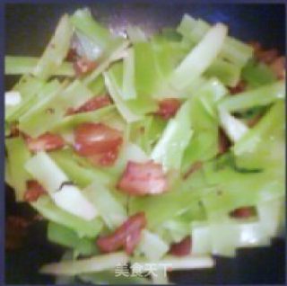 莴笋小炒烧肉片的做法步骤：2