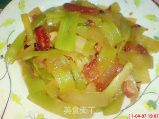 莴笋小炒烧肉片的做法步骤：2