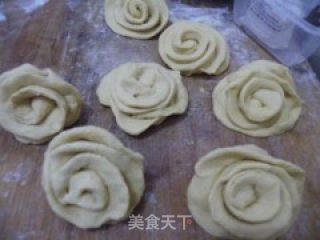 玉米花卷的做法步骤：3