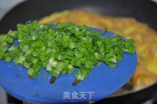 油渣虾皮煎蛋的做法步骤：6