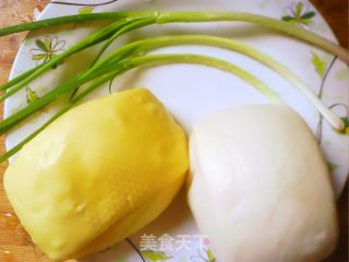 葱香馒头片的做法步骤：2
