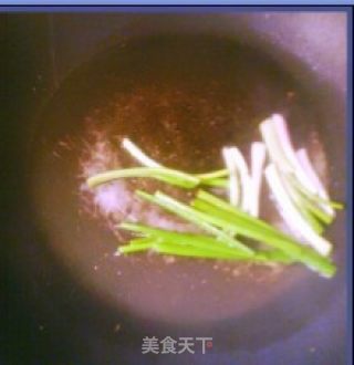 葱香馒头片的做法步骤：2
