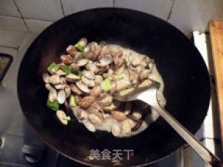  辣炒花蛤的做法步骤：3