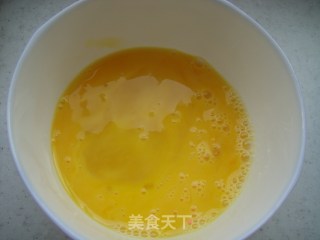香椿鸡蛋饼的做法步骤：2