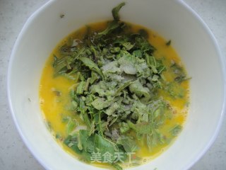 香椿鸡蛋饼的做法步骤：2
