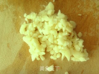 蒜香油麦菜的做法步骤：2