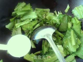 蒜香油麦菜的做法步骤：2