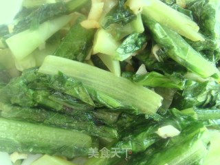 蒜香油麦菜的做法步骤：2