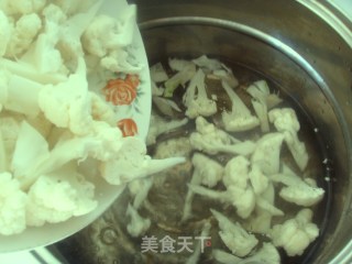 肉片炒菜花的做法步骤：2