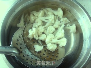 肉片炒菜花的做法步骤：2