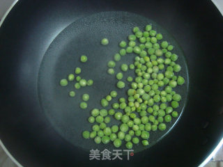 金钩炒碗豆的做法步骤：3