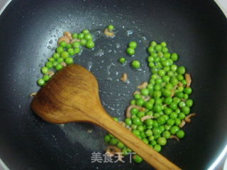 金钩炒碗豆的做法步骤：3