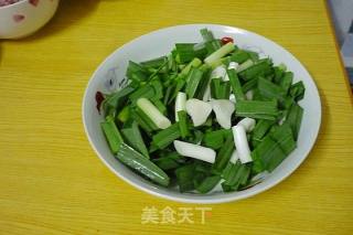 大蒜炒鸡蛋的做法步骤：2