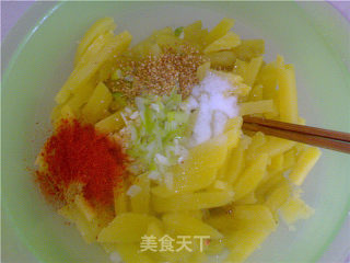 凉拌土豆条的做法步骤：2