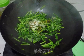 清炒茼蒿的做法步骤：2