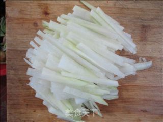 凉伴白萝卜的做法步骤：2
