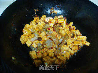 麻辣版虾仁豆腐的做法步骤：2